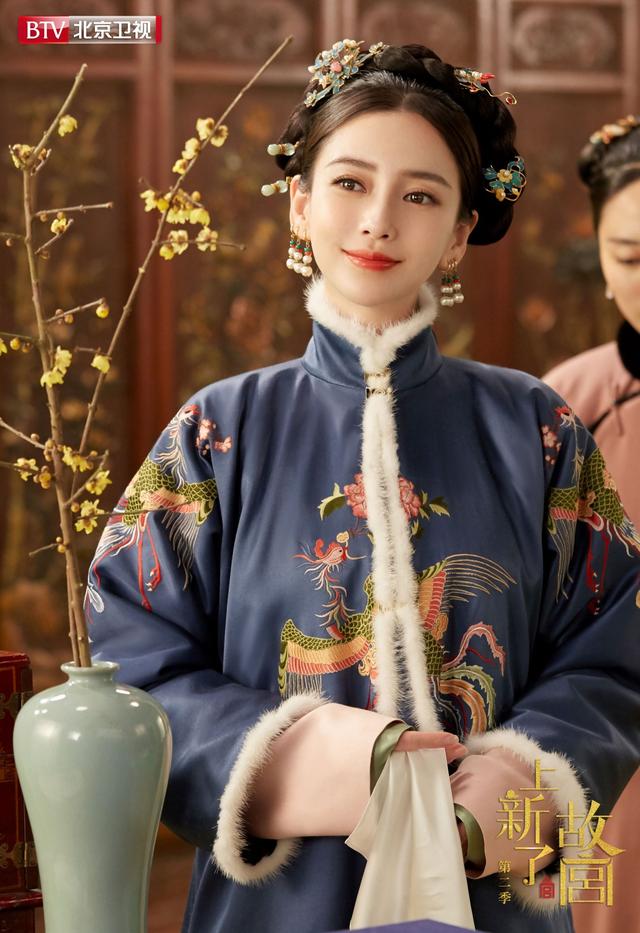 angelababy冬日清宫造型曝光 红墙白雪伴《上新了故宫》收官