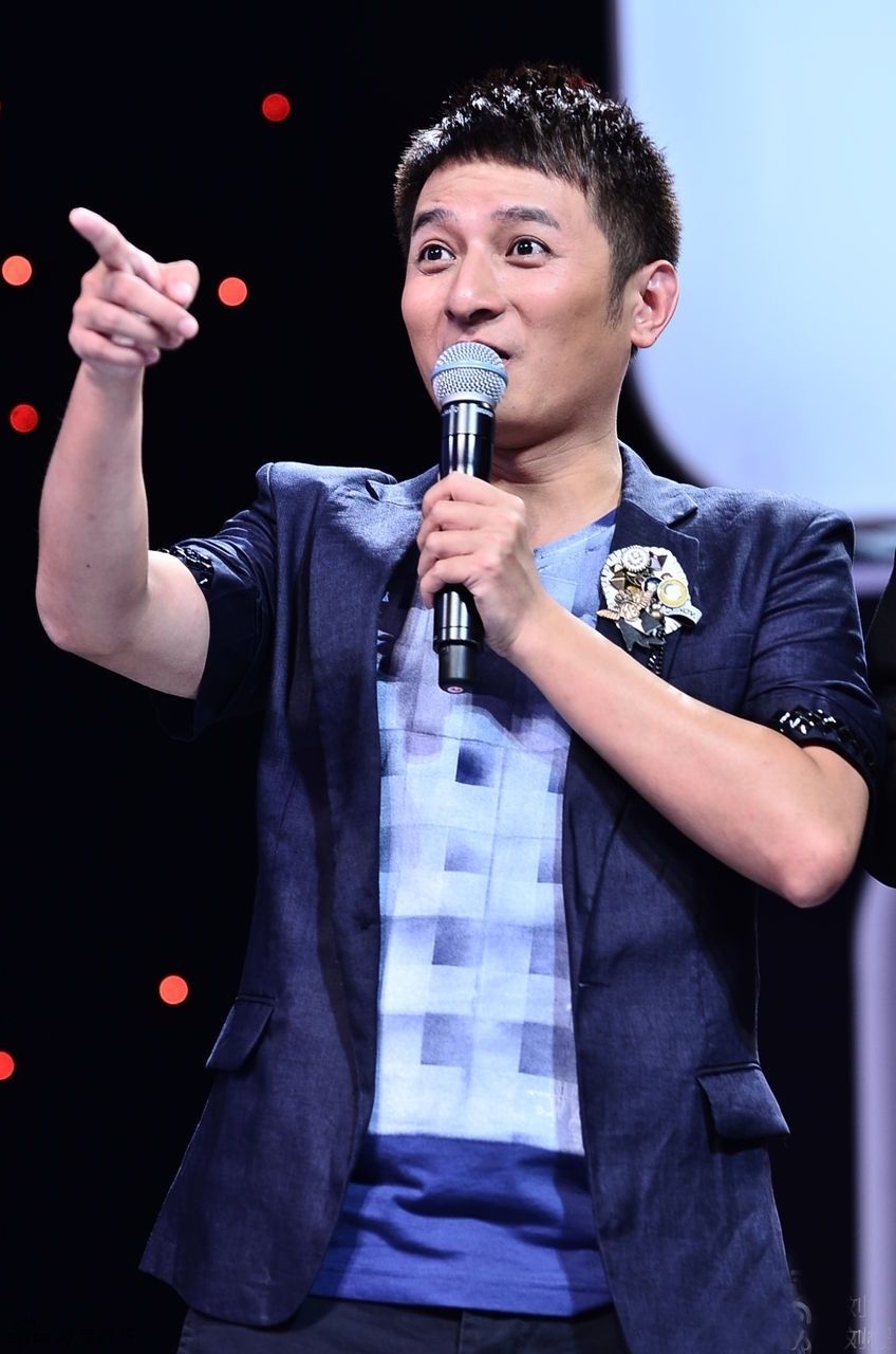 43岁李维嘉恋情疑曝光搂神秘女子聚餐男友力爆棚