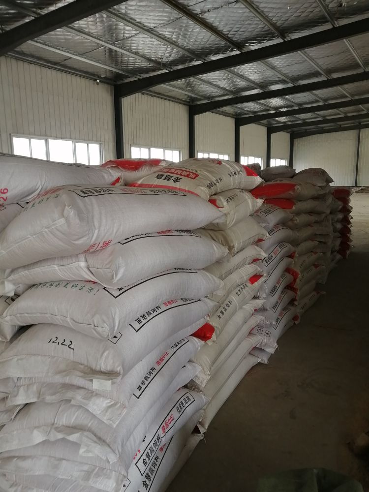 20吨猪饲料到位!里岔黑猪原种场"二师兄"吃上了新粮