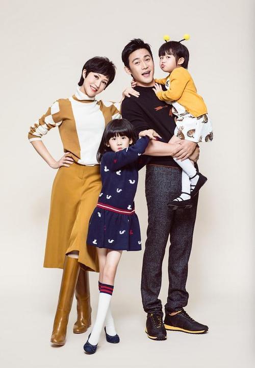 陆毅宅家辅导女儿做功课手机型号亮了