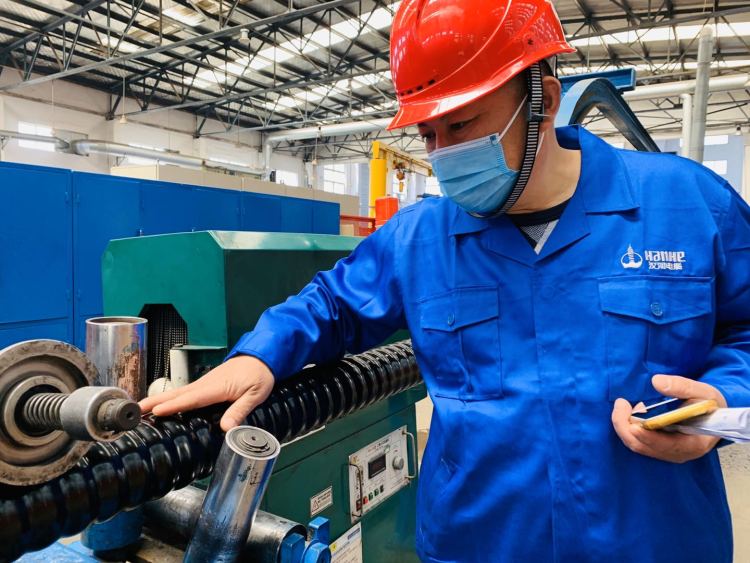 青岛汉缆设备管理员张峰日行两万步争做排雷兵书写劳动者的执着和奉献