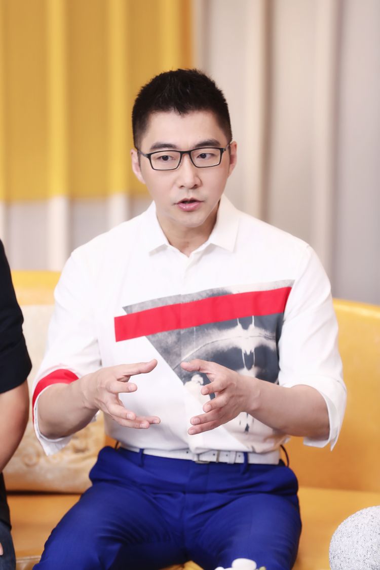 鲜厨100推荐官上直播为节目点赞钱枫自爆减肥计划