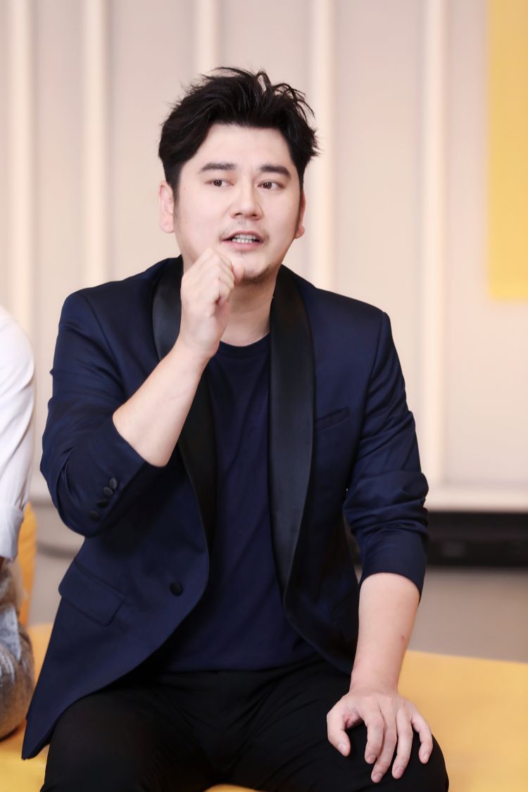 鲜厨100推荐官上直播为节目点赞钱枫自爆减肥计划