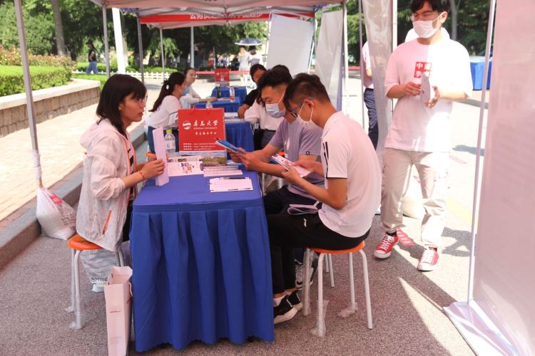 青岛大学启动山东首场高校毕业生现场招聘会每时段限定100人应聘