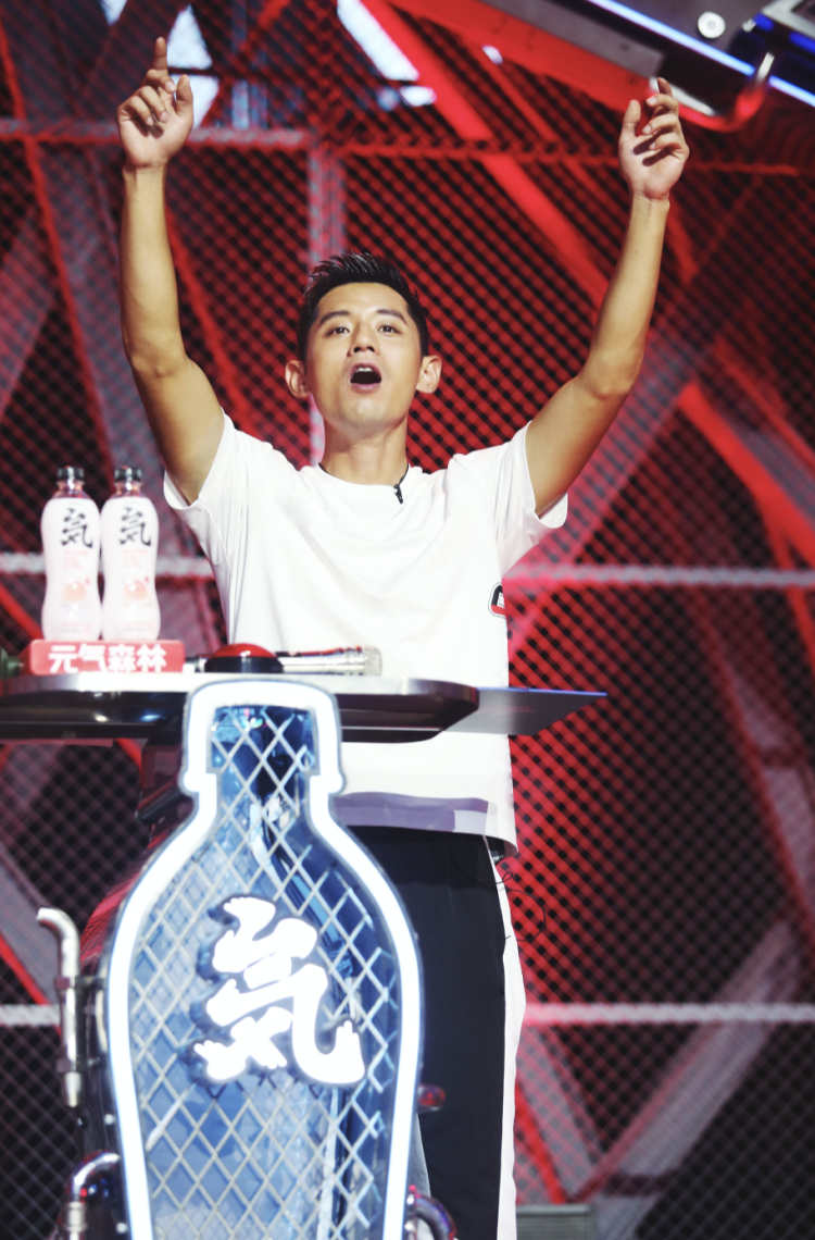 运动吧少年酷炫装置燃爆赛道对抗精神热血满格