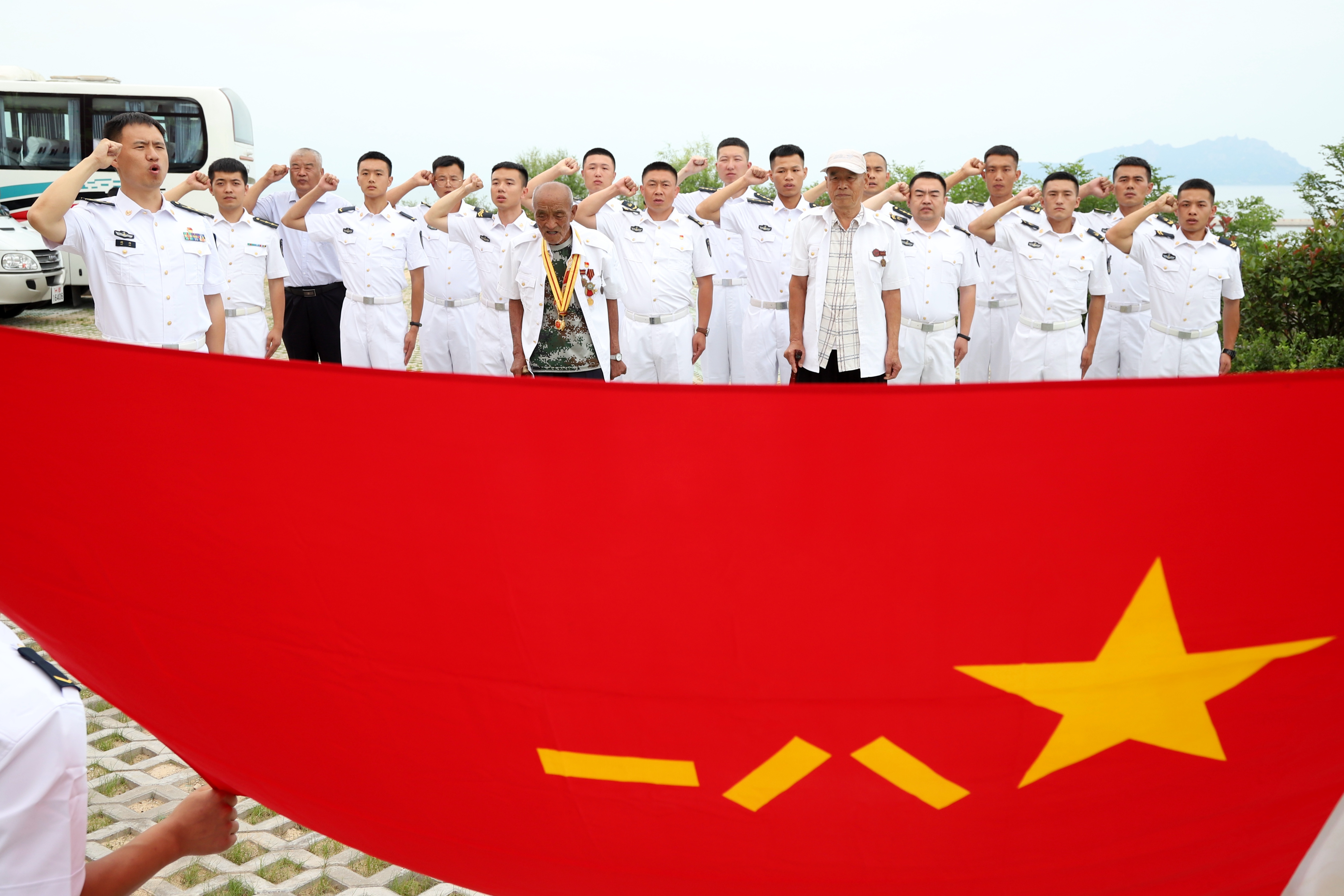 泊里镇开展庆八一暨喜迎退役老兵回家座谈会并走访慰问退役军人