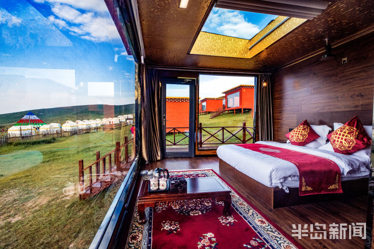 和印象中的普通木屋不同的是,这些小木屋除了能住宿,洗澡,看电视和