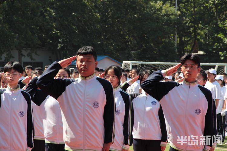 磨砺青春升华自我城阳区职教中心学校军训汇演成功举行