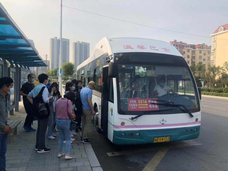 631路接驳专线开通两周 早高峰换乘地铁方便啦