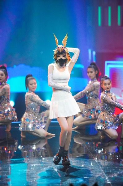 由江苏卫视和灿星制作联合打造,国内首档蒙面类舞蹈竞演节目《抖音