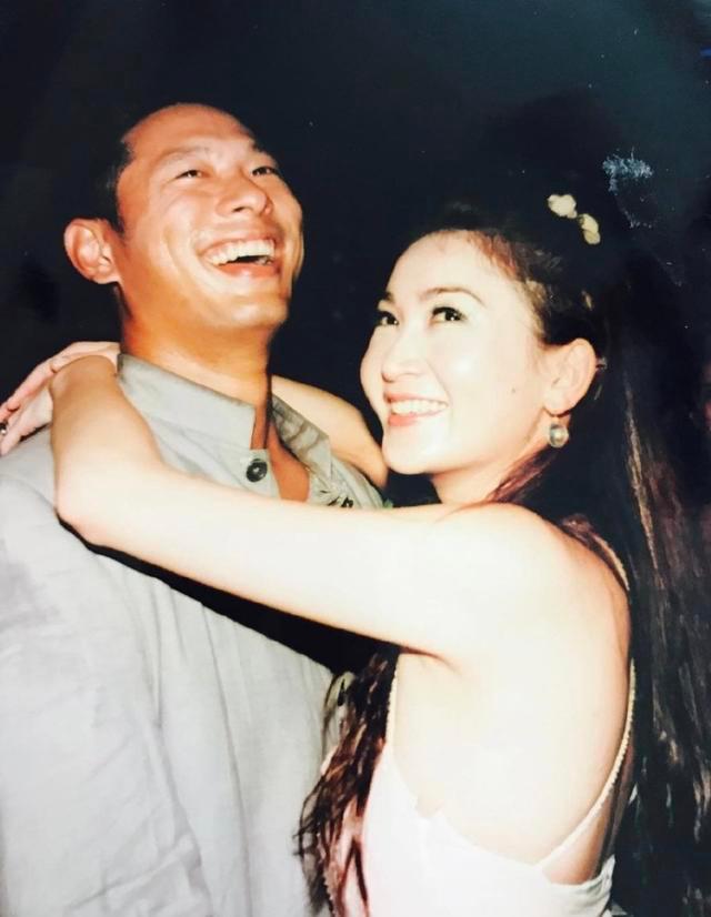 最美妲己温碧霞庆祝结婚纪念日晒结婚照20年不生子恩爱如初