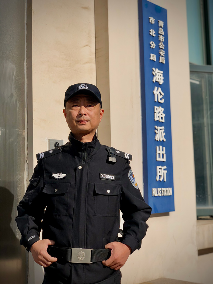 市北分局海伦路派出所辅警刘震上山下海救生勇士以爱之名携手逆行