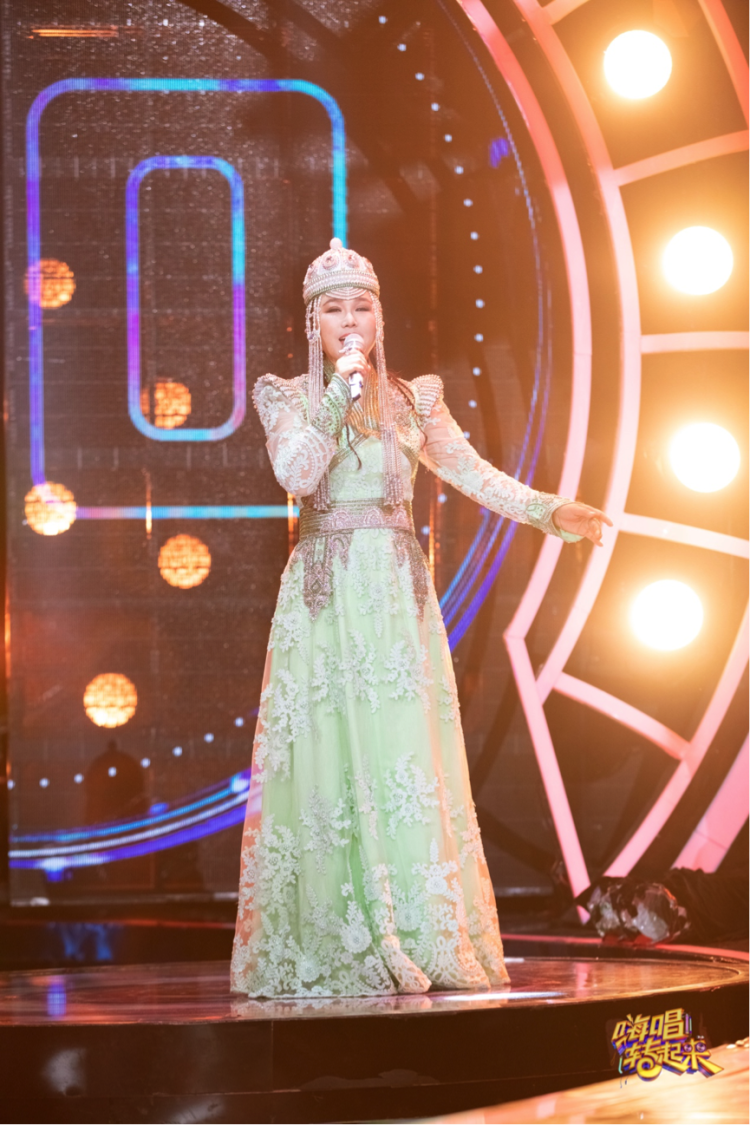 乌兰托娅嘹亮开嗓小张韶涵刘美麟再秀唱功2020嗨唱年会惊喜派送中