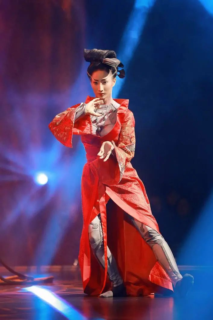 舞蹈风暴2打响半决赛之战黎星超好哭演绎自闭症人群