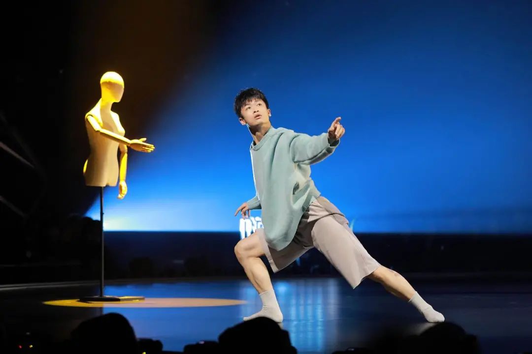 《舞蹈风暴2》打响半决赛之战 黎星超好哭演绎自闭症人群