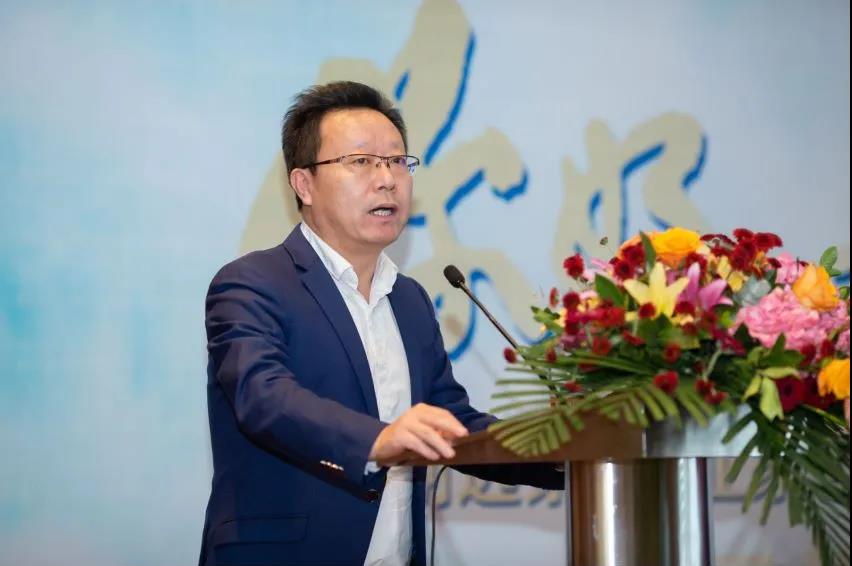 董事长裴哲华合创远景企业家创新转型研究院院长陈建发表了导学致辞