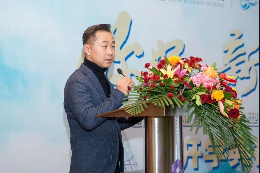 董事长裴哲华合创远景企业家创新转型研究院院长陈建发表了导学致辞