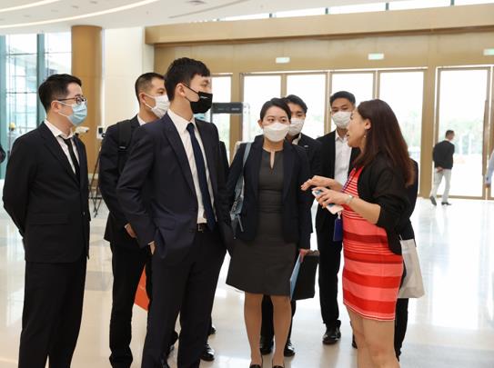 苏宁国际战略总监贾梦与海南旅投免税品有限公司董事长兼总经理谢智勇