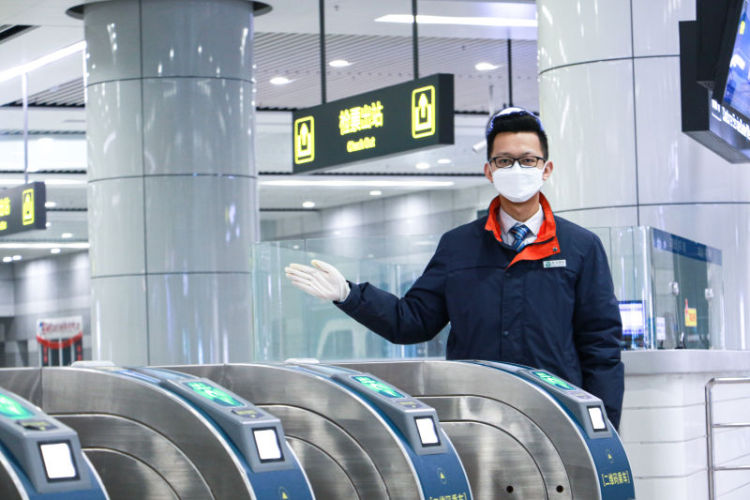 青岛地铁春运倡议:守望相助共克时艰 疫情防控需你我共同参与