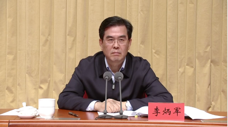 李炳军 资料图此前,2020年11月24日,贵州省十三届人大常委会第二十一