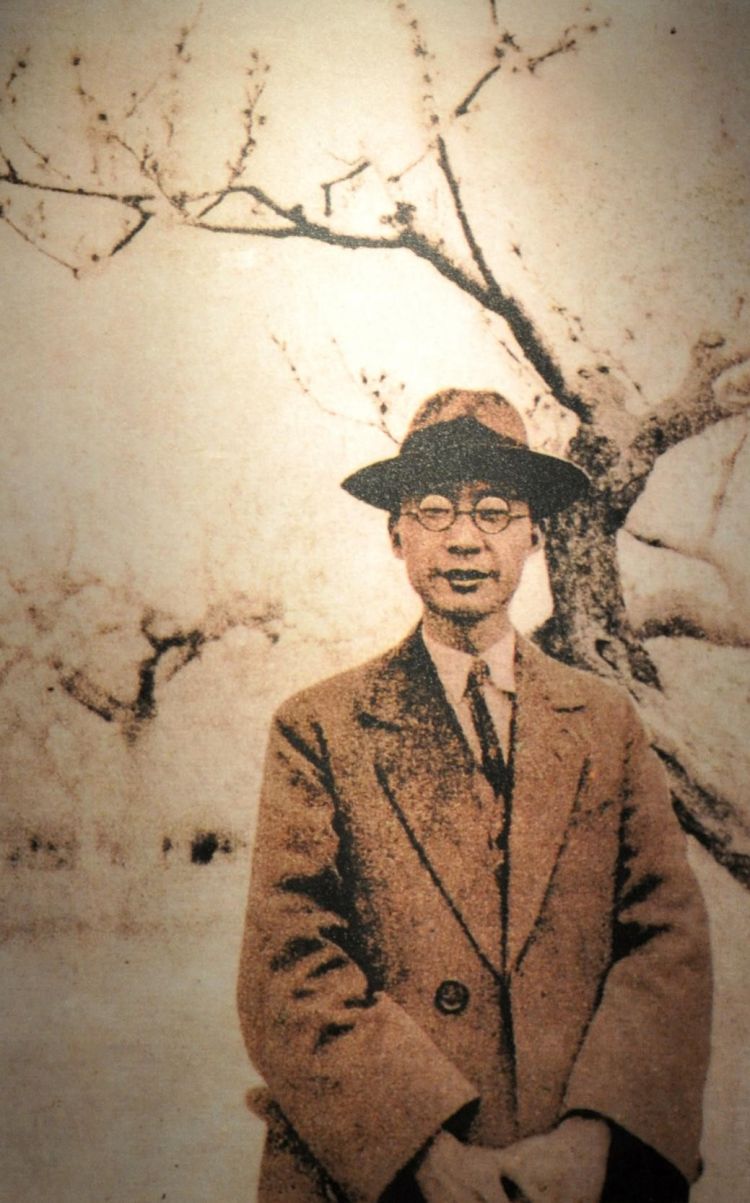 在青岛与老舍相遇