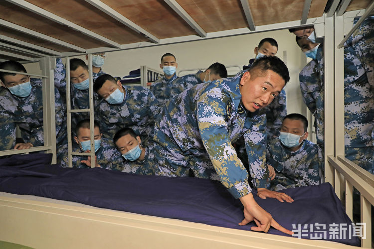 新兵请入列北部战区海军某训练基地迎来首批春季入伍新兵