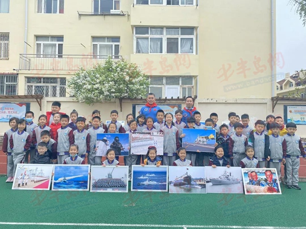 青岛文登路小学开展高举队旗跟党走红色精神伴我行红辅导师宣讲活动