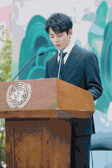 丁真获邀联合国演讲毫不怯场西装配藏式耳环变职场精英