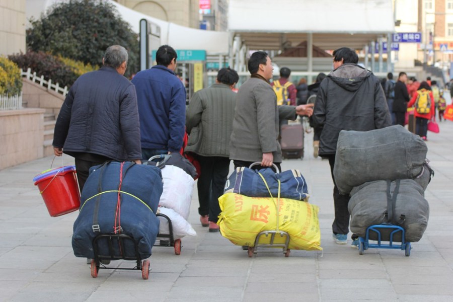 进城农民工人均居住面积不断提高.进城农民工人均居住面积21.