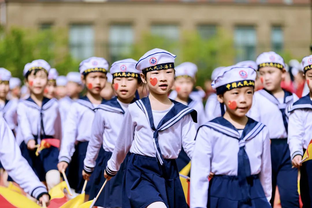 科技元素,国际视野,各个方队从不同角度呈现和诠释着海信学校的办学