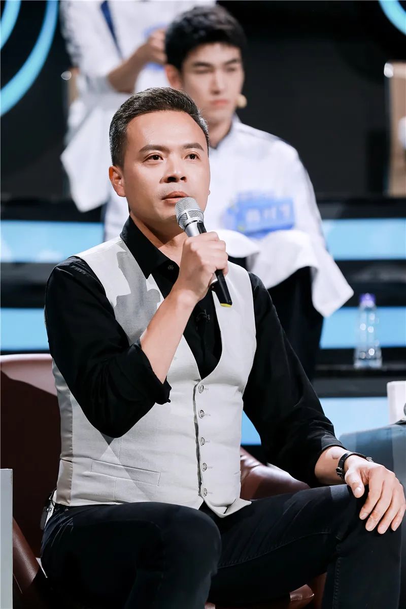 代表队伍出战单人battle;颜厨梦之队抽到"芳心俘获者"袁龙,关系最好的