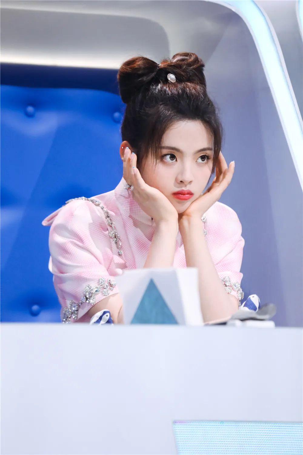 鲜厨100杨超越惊喜加盟品鲜团重口少女频频惊现呆萌表情包