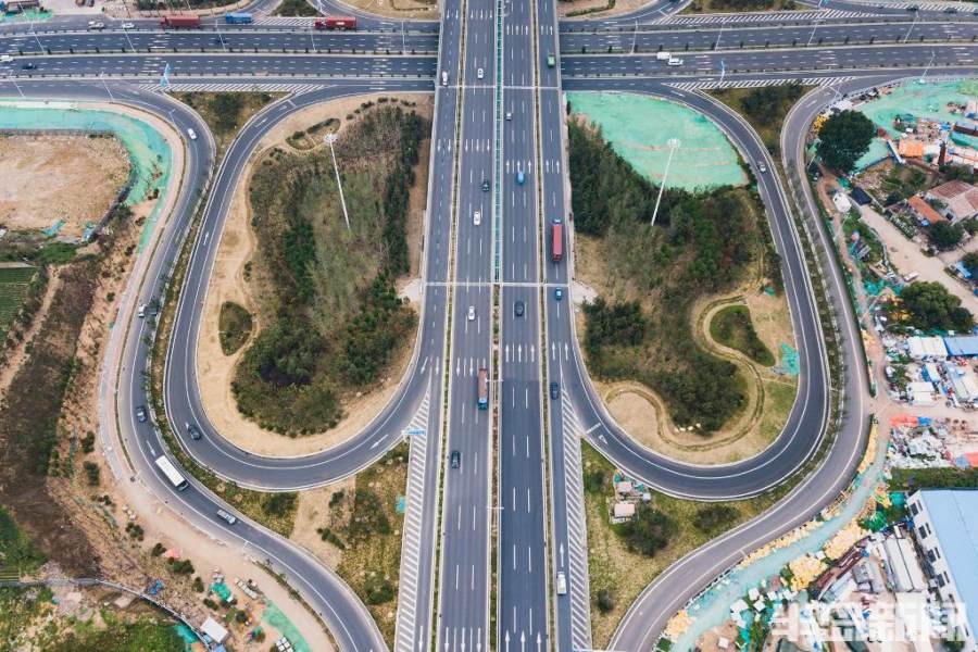 俯拍视角西海岸新区长昆立交桥建成通车高清大图来了