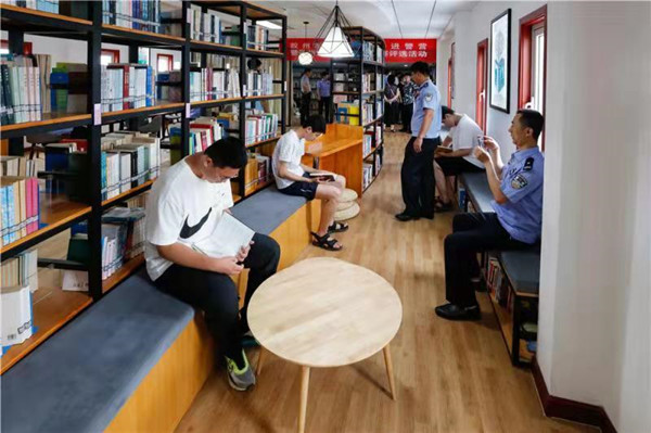 胶州公安举办"警"彩有你警属进警营活动