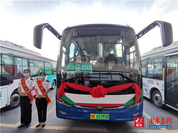 點分別為即墨汽車總站和膠東機場站;線路走向為:青威路,墨城路,鶴山路