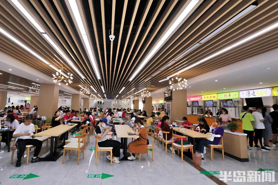 摆渡大巴上阵青岛农业大学平度校区迎萌新