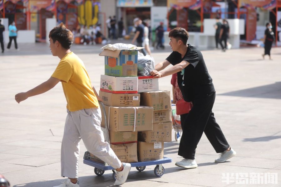 台东夜市摊主:起个大早,就图赶这个晚集