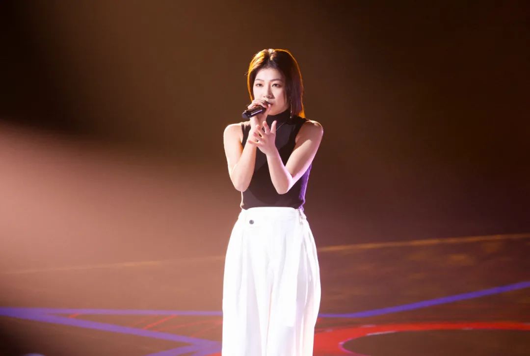 《2021中国好声音》11强席位争夺开唱 "三好歌手"获众人称赞