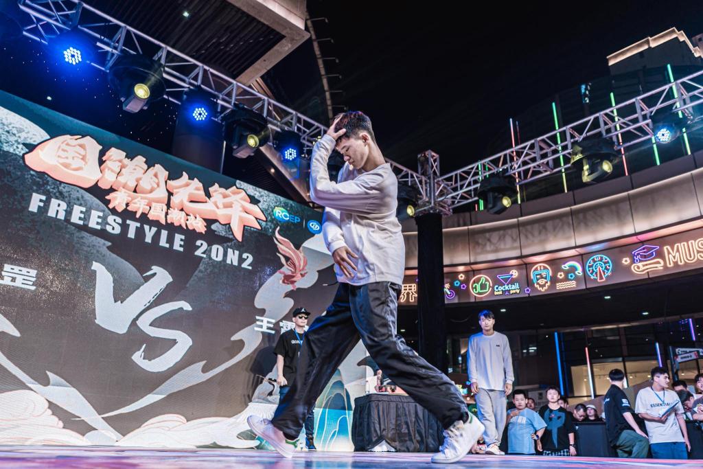 掀起国潮新风尚青年国潮站国潮街舞大赛火热开幕