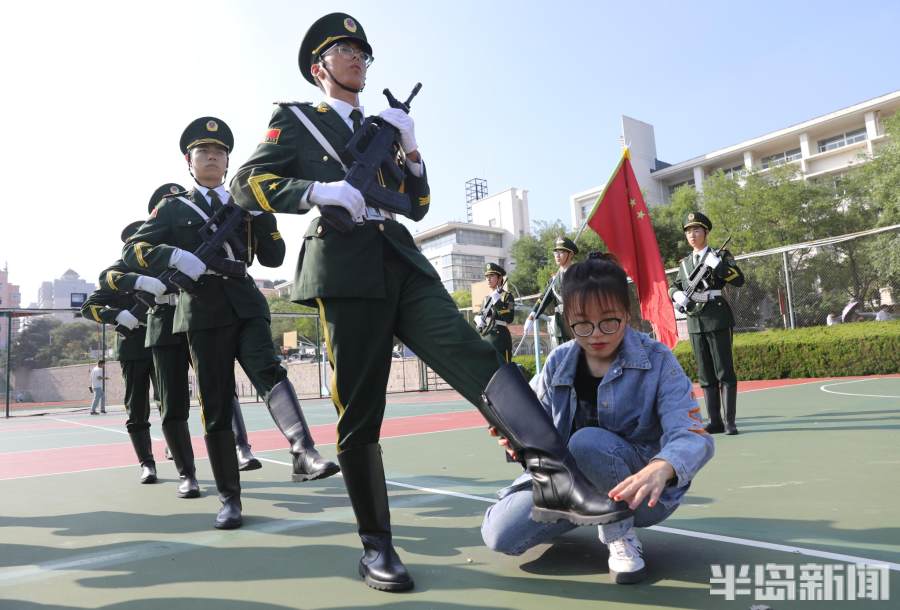 青岛科技大学:校园国旗护卫队