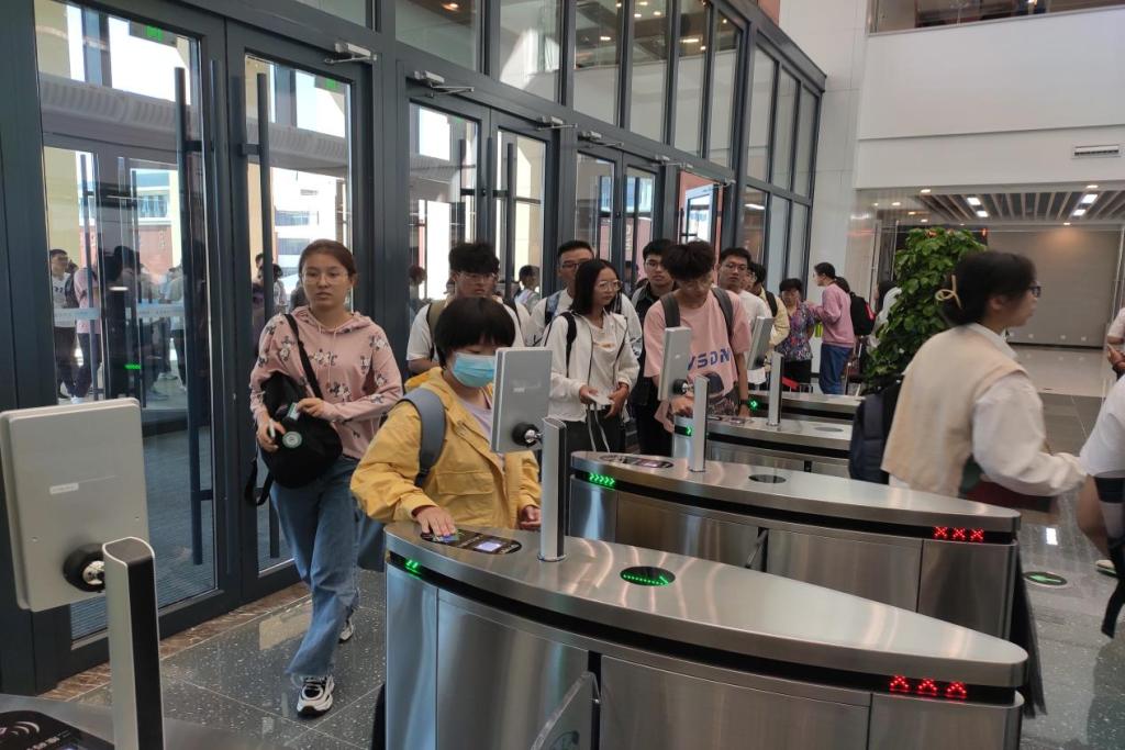 青岛农业大学平度校区图书馆开放试运行带来全新体验感