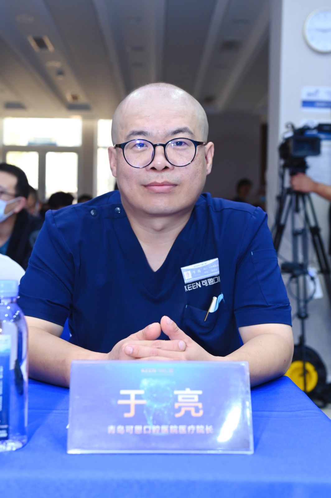 可恩口腔医院医疗院长于亮院长等专家学者针对无牙颌种植技术进行探讨