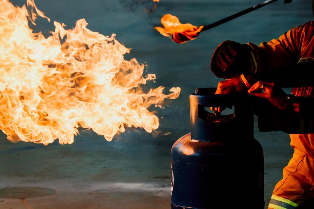 半岛聚焦丨青岛连续发生两起燃气闪爆防患于未燃燃气泄漏该如何辨别和