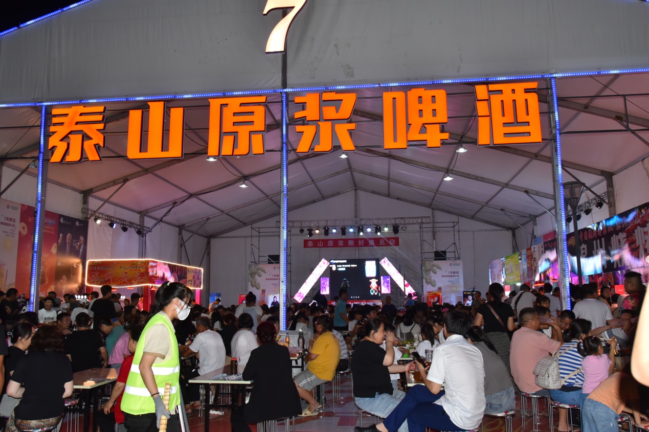今年7月,第31届青岛国际啤酒节平度会场在平度奥体中心广场为广大市民