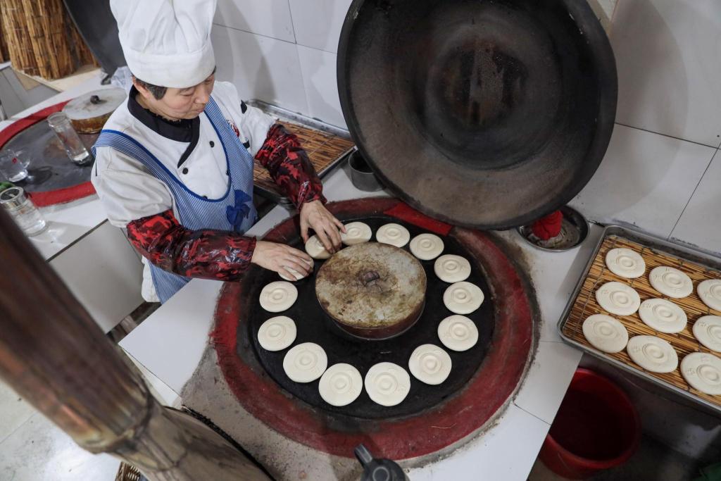 400年传承店子火烧：咬一口咯嘣脆 嚼一下香满嘴-半岛网