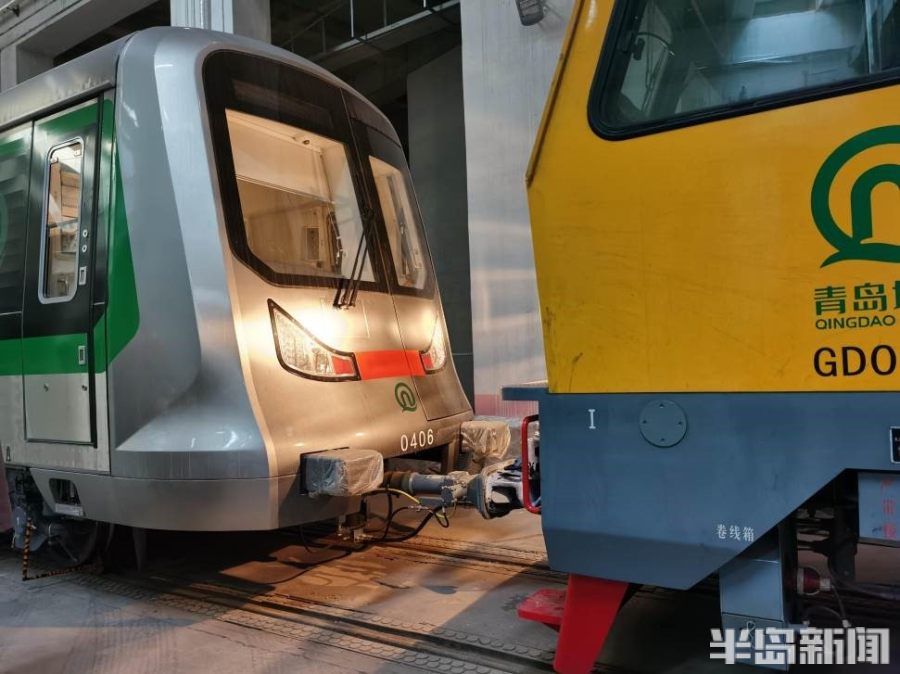 别样“蓝黄美”!青岛地铁4号线首列车顺利到段 车厢内景曝光 首次跨线路接车-半岛网