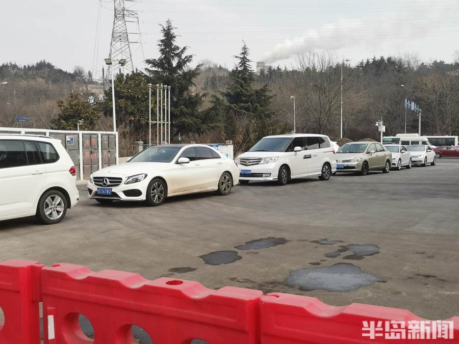 春节将至洗车排长龙