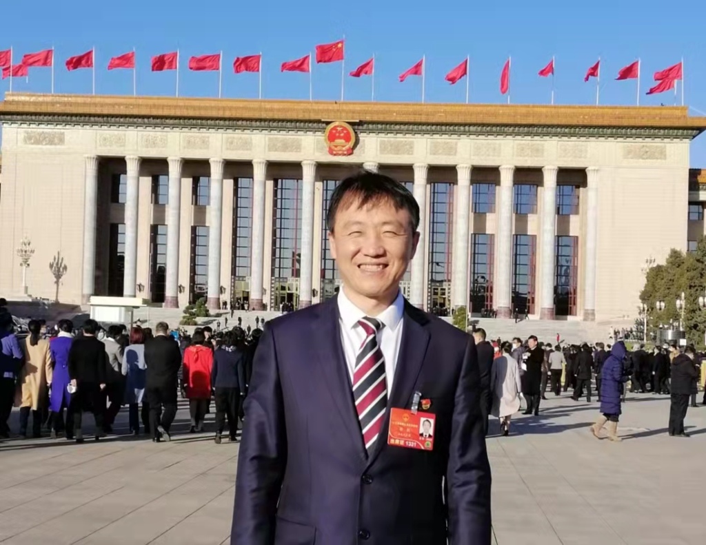 全国两会青岛声音全国人大代表郭锐支持国企办职教生产线上培育大国