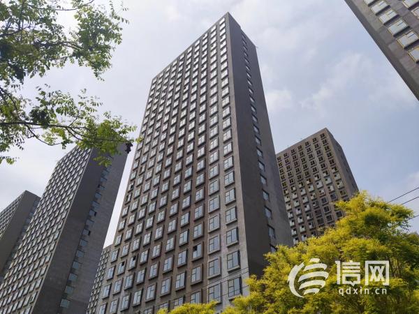 杜杲燃 见习记者 纪长琪)近日,有网友反映即墨华航山海湖四期项目建到