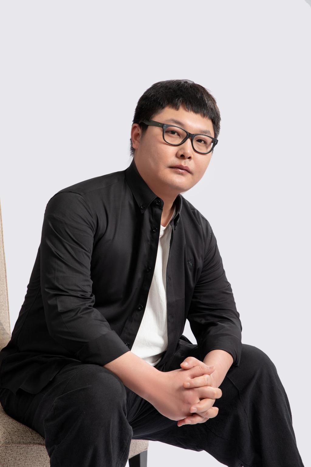 黑山老鬼是中国作家协会会员,阅文集团大神作家,著有《掠天记》《九天